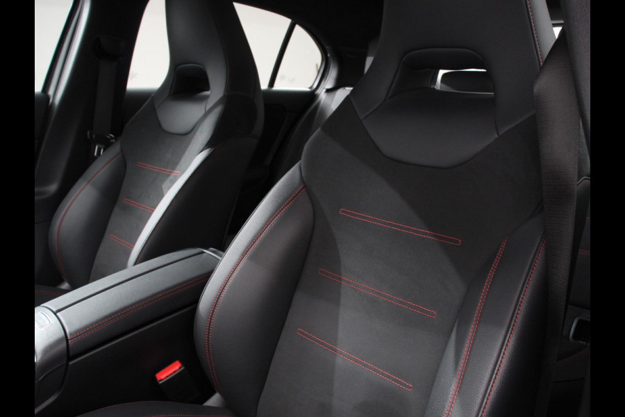 Mercedes-Benz A-Klasse 200 177pk Automaat MHEV AMG Line Achteruitrij Camera Verwarmde voorstoelen Navigatie LED Climate control Adaptive Cruise control Parkeersensoren Apple Carplay & Android Auto