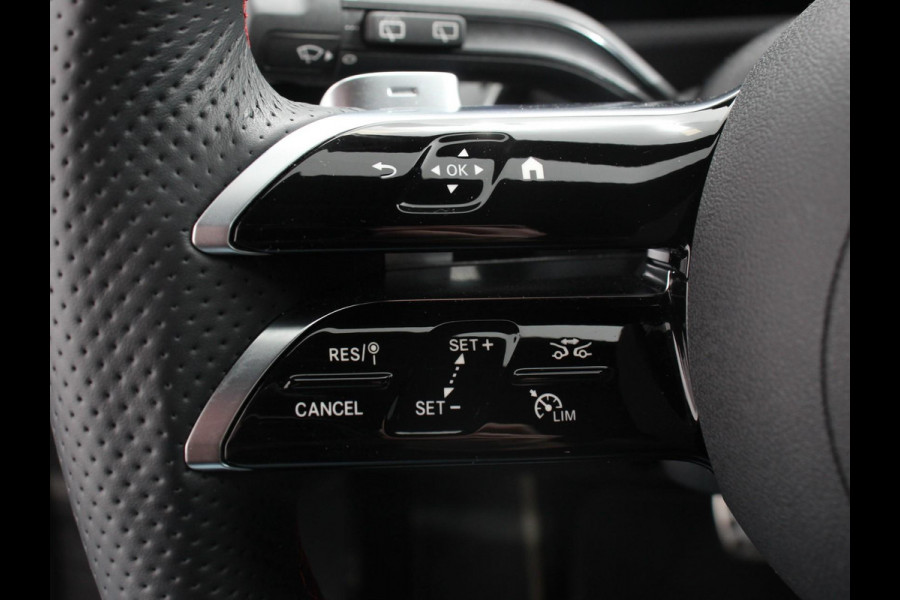 Mercedes-Benz A-Klasse 200 177pk Automaat MHEV AMG Line Achteruitrij Camera Verwarmde voorstoelen Navigatie LED Climate control Adaptive Cruise control Parkeersensoren Apple Carplay & Android Auto