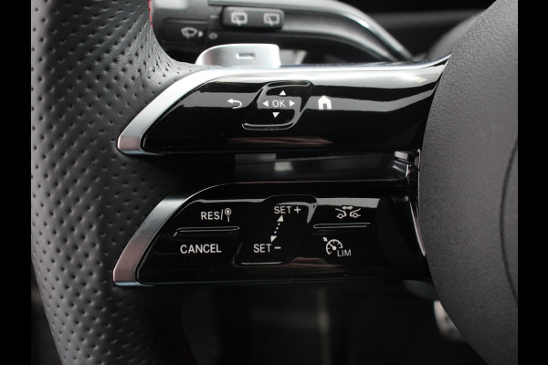 Mercedes-Benz A-Klasse 200 177pk Automaat MHEV AMG Line Achteruitrij Camera Verwarmde voorstoelen Navigatie LED Climate control Adaptive Cruise control Parkeersensoren Apple Carplay & Android Auto