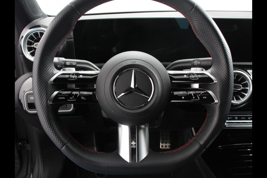 Mercedes-Benz A-Klasse 200 177pk Automaat MHEV AMG Line Achteruitrij Camera Verwarmde voorstoelen Navigatie LED Climate control Adaptive Cruise control Parkeersensoren Apple Carplay & Android Auto
