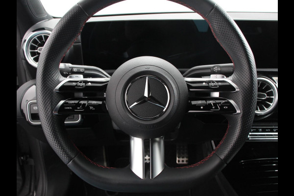 Mercedes-Benz A-Klasse 200 177pk Automaat MHEV AMG Line Achteruitrij Camera Verwarmde voorstoelen Navigatie LED Climate control Adaptive Cruise control Parkeersensoren Apple Carplay & Android Auto