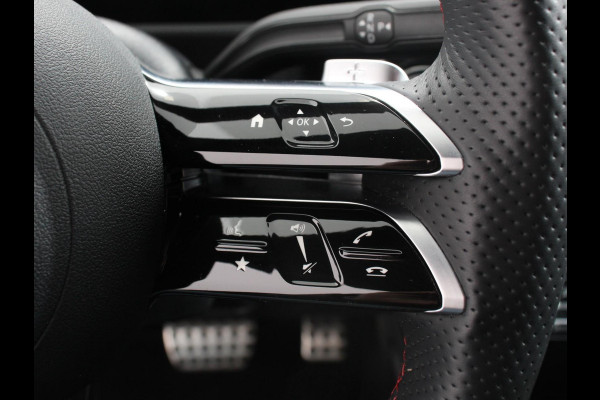 Mercedes-Benz A-Klasse 200 177pk Automaat MHEV AMG Line Achteruitrij Camera Verwarmde voorstoelen Navigatie LED Climate control Adaptive Cruise control Parkeersensoren Apple Carplay & Android Auto
