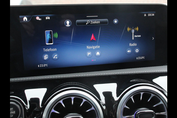 Mercedes-Benz A-Klasse 200 177pk Automaat MHEV AMG Line Achteruitrij Camera Verwarmde voorstoelen Navigatie LED Climate control Adaptive Cruise control Parkeersensoren Apple Carplay & Android Auto