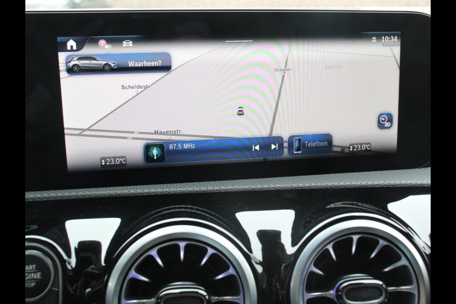 Mercedes-Benz A-Klasse 200 177pk Automaat MHEV AMG Line Achteruitrij Camera Verwarmde voorstoelen Navigatie LED Climate control Adaptive Cruise control Parkeersensoren Apple Carplay & Android Auto