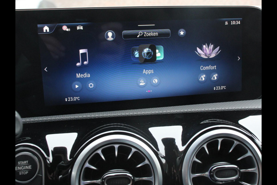 Mercedes-Benz A-Klasse 200 177pk Automaat MHEV AMG Line Achteruitrij Camera Verwarmde voorstoelen Navigatie LED Climate control Adaptive Cruise control Parkeersensoren Apple Carplay & Android Auto