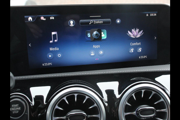 Mercedes-Benz A-Klasse 200 177pk Automaat MHEV AMG Line Achteruitrij Camera Verwarmde voorstoelen Navigatie LED Climate control Adaptive Cruise control Parkeersensoren Apple Carplay & Android Auto
