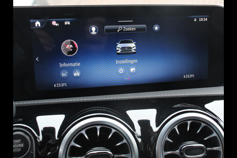 Mercedes-Benz A-Klasse 200 177pk Automaat MHEV AMG Line Achteruitrij Camera Verwarmde voorstoelen Navigatie LED Climate control Adaptive Cruise control Parkeersensoren Apple Carplay & Android Auto