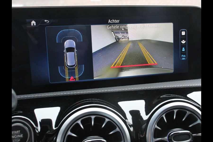 Mercedes-Benz A-Klasse 200 177pk Automaat MHEV AMG Line Achteruitrij Camera Verwarmde voorstoelen Navigatie LED Climate control Adaptive Cruise control Parkeersensoren Apple Carplay & Android Auto