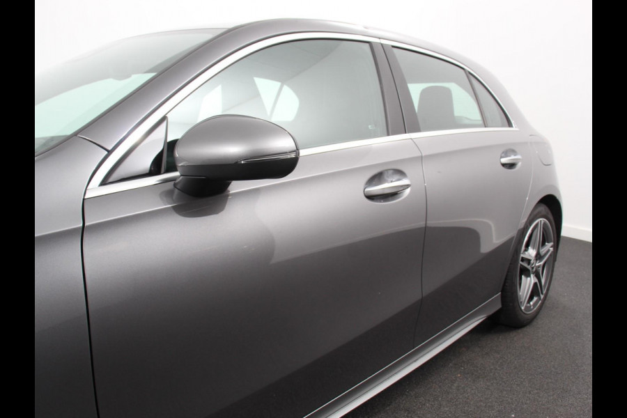 Mercedes-Benz A-Klasse 200 177pk Automaat MHEV AMG Line Achteruitrij Camera Verwarmde voorstoelen Navigatie LED Climate control Adaptive Cruise control Parkeersensoren Apple Carplay & Android Auto