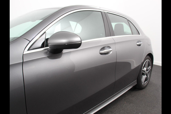 Mercedes-Benz A-Klasse 200 177pk Automaat MHEV AMG Line Achteruitrij Camera Verwarmde voorstoelen Navigatie LED Climate control Adaptive Cruise control Parkeersensoren Apple Carplay & Android Auto