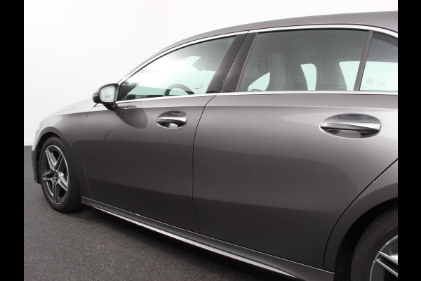 Mercedes-Benz A-Klasse 200 177pk Automaat MHEV AMG Line Achteruitrij Camera Verwarmde voorstoelen Navigatie LED Climate control Adaptive Cruise control Parkeersensoren Apple Carplay & Android Auto