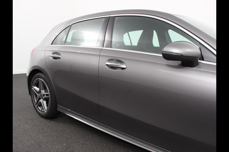 Mercedes-Benz A-Klasse 200 177pk Automaat MHEV AMG Line Achteruitrij Camera Verwarmde voorstoelen Navigatie LED Climate control Adaptive Cruise control Parkeersensoren Apple Carplay & Android Auto