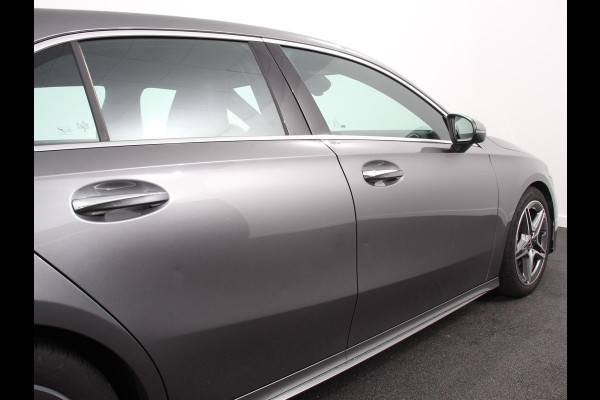 Mercedes-Benz A-Klasse 200 177pk Automaat MHEV AMG Line Achteruitrij Camera Verwarmde voorstoelen Navigatie LED Climate control Adaptive Cruise control Parkeersensoren Apple Carplay & Android Auto
