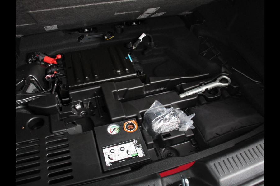 Mercedes-Benz A-Klasse 200 177pk Automaat MHEV AMG Line Achteruitrij Camera Verwarmde voorstoelen Navigatie LED Climate control Adaptive Cruise control Parkeersensoren Apple Carplay & Android Auto