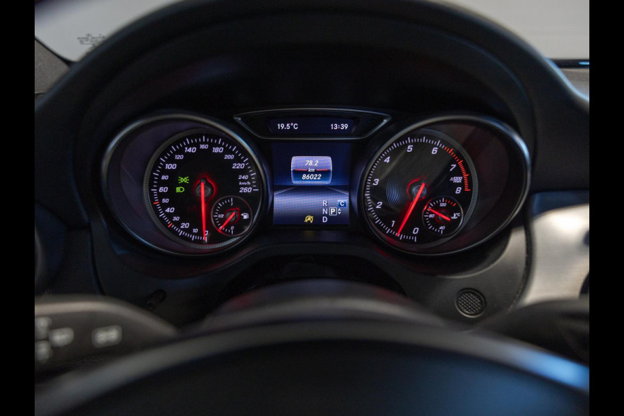 Mercedes-Benz CLA-Klasse Shooting Brake 180 Line: AMG / 122pk / Achteruitrij camera / Stoelverwarming /