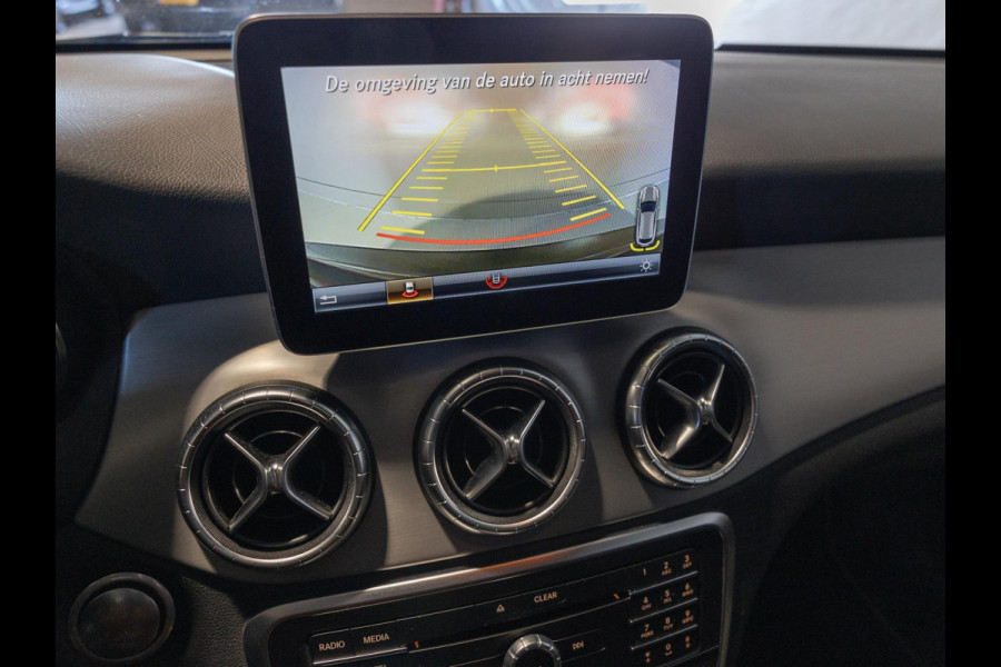 Mercedes-Benz CLA-Klasse Shooting Brake 180 Line: AMG / 122pk / Achteruitrij camera / Stoelverwarming /