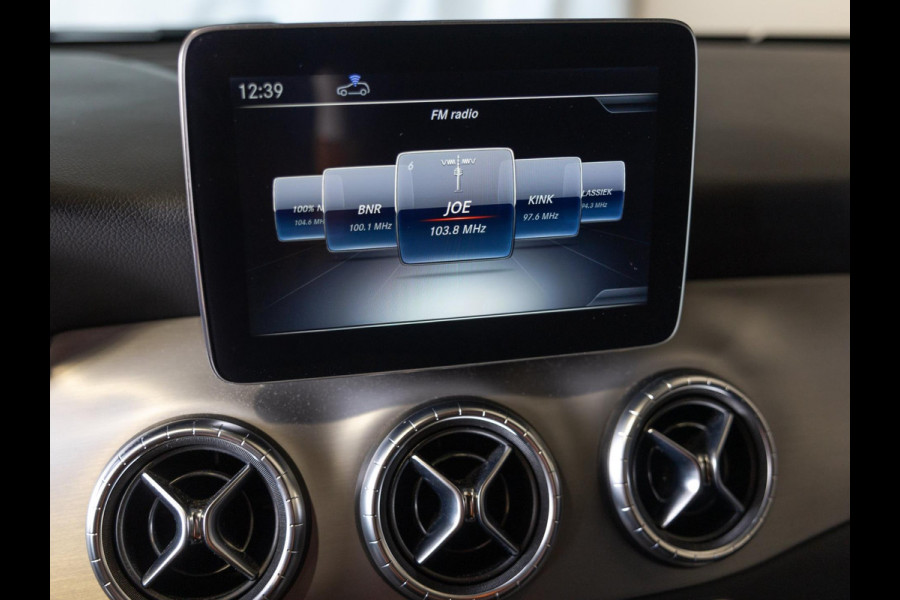 Mercedes-Benz CLA-Klasse Shooting Brake 180 Line: AMG / 122pk / Achteruitrij camera / Stoelverwarming /