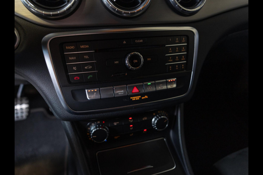Mercedes-Benz CLA-Klasse Shooting Brake 180 Line: AMG / 122pk / Achteruitrij camera / Stoelverwarming /
