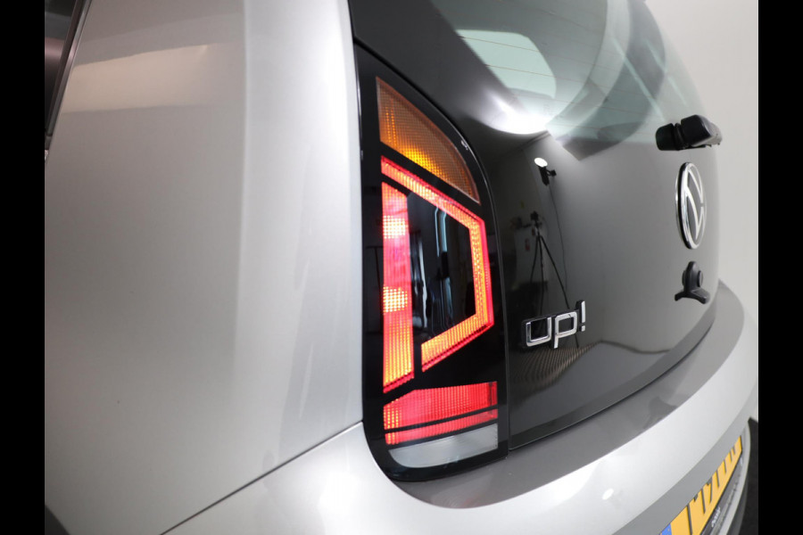 Volkswagen up! 1.0 65 pk | Verlengde garantie | Navigatie via App | Autom. airco | Cruise control | Parkeersensoren achter | Achteruitrijcamera |