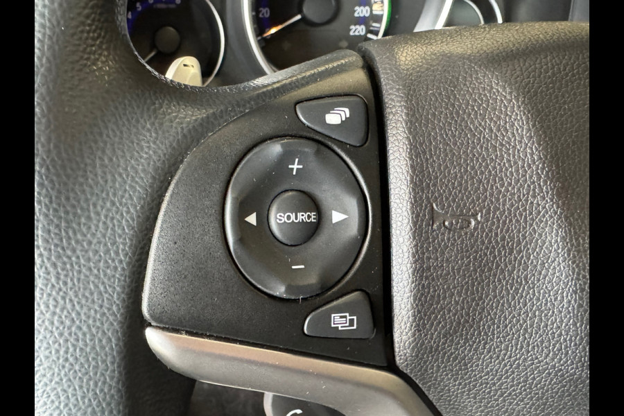 Honda Jazz 1.3 i-VTEC AUTOMAAT AIRCO CRUISE PDC BLUETOOTH STOELVERWARMING LANE ASSSIST