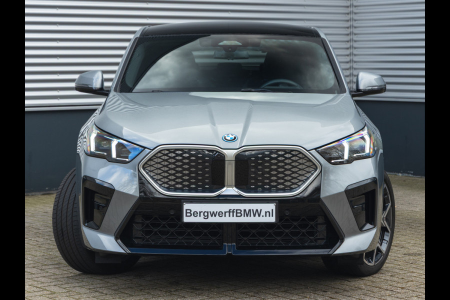 BMW iX2 xDrive30 M-Sport - Pano - Driving Ass - Harman Kardon - Head-Up