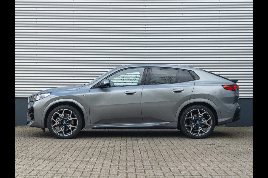 BMW iX2 xDrive30 M-Sport - Pano - Driving Ass - Harman Kardon - Head-Up