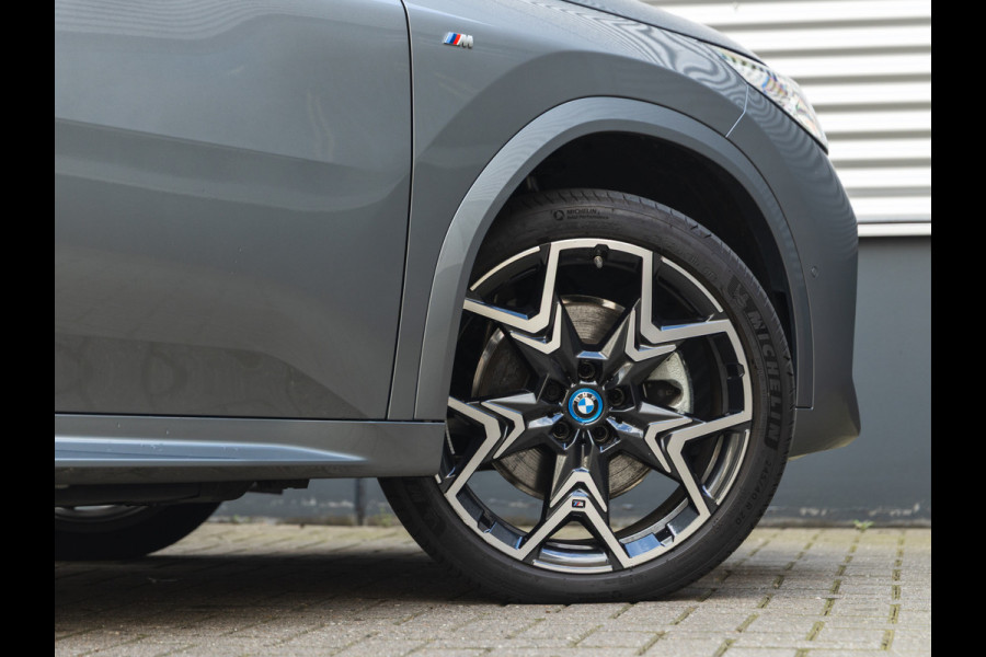 BMW iX2 xDrive30 M-Sport - Pano - Driving Ass - Harman Kardon - Head-Up