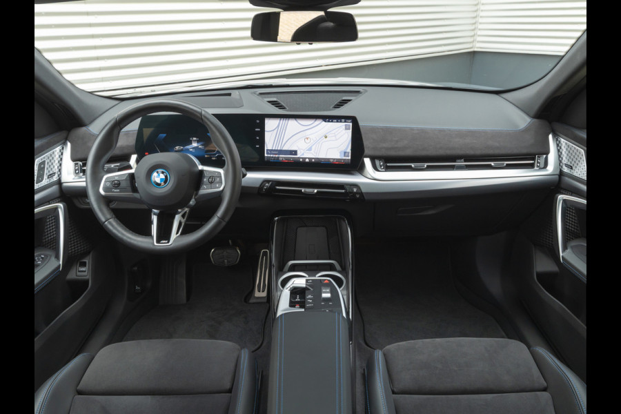 BMW iX2 xDrive30 M-Sport - Pano - Driving Ass - Harman Kardon - Head-Up