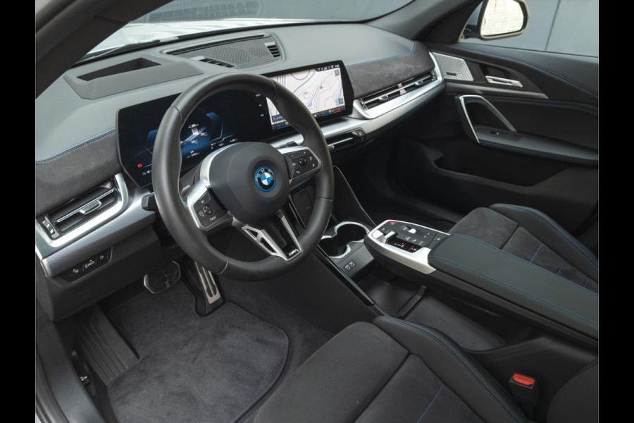 BMW iX2 xDrive30 M-Sport - Pano - Driving Ass - Harman Kardon - Head-Up