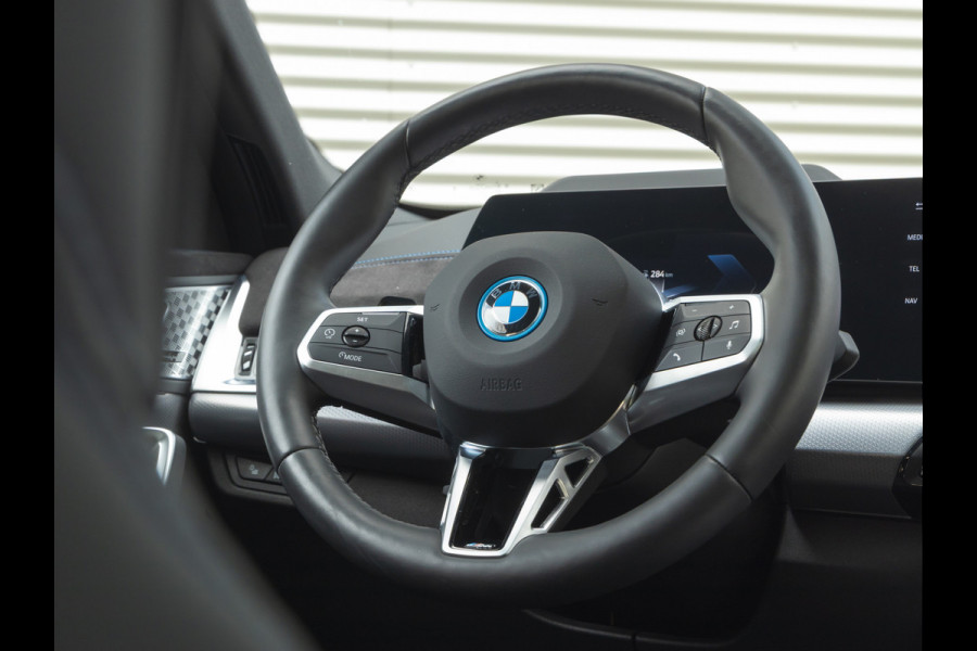 BMW iX2 xDrive30 M-Sport - Pano - Driving Ass - Harman Kardon - Head-Up