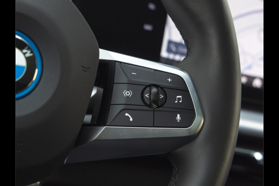 BMW iX2 xDrive30 M-Sport - Pano - Driving Ass - Harman Kardon - Head-Up