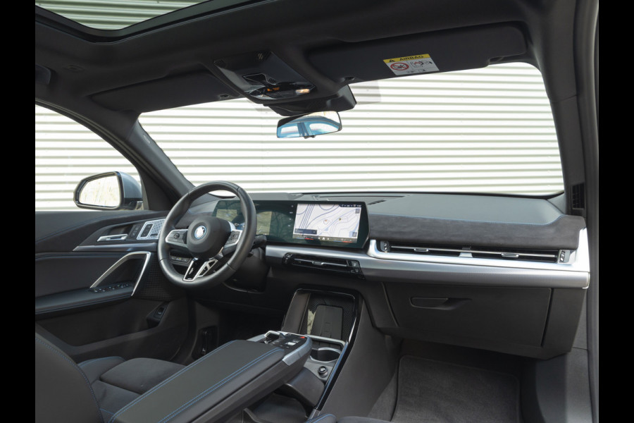 BMW iX2 xDrive30 M-Sport - Pano - Driving Ass - Harman Kardon - Head-Up
