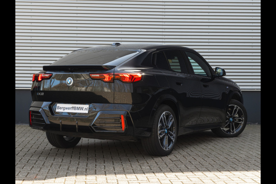 BMW iX2 xDrive30 M-Sport - Pano - Driving Ass - Harman Kardon - Memoryzetels