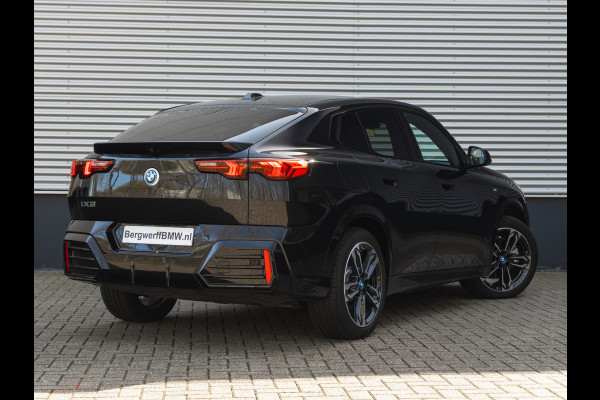 BMW iX2 xDrive30 M-Sport - Pano - Driving Ass - Harman Kardon - Memoryzetels