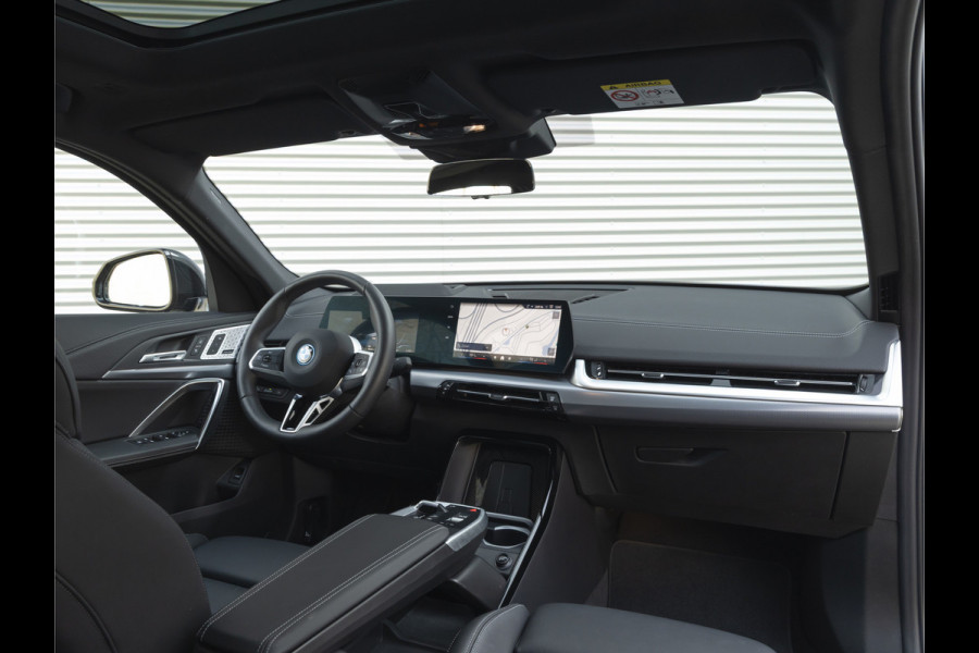 BMW iX2 xDrive30 M-Sport - Pano - Driving Ass - Harman Kardon - Memoryzetels