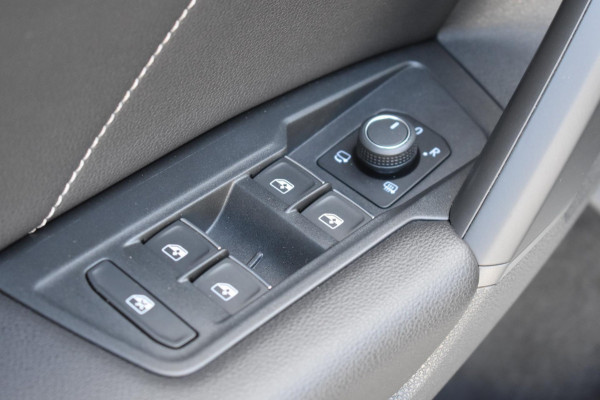 Volkswagen Tiguan 1.5 TSI R-Line | TREKHAAK | IQ LIGHT | VIRTUAL COCKPIT | DEALER ONDERHOUDEN | APPLE CARPLAY | ANDROID AUTO