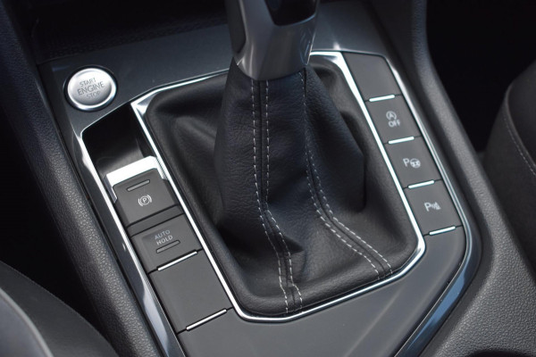Volkswagen Tiguan 1.5 TSI R-Line | TREKHAAK | IQ LIGHT | VIRTUAL COCKPIT | DEALER ONDERHOUDEN | APPLE CARPLAY | ANDROID AUTO