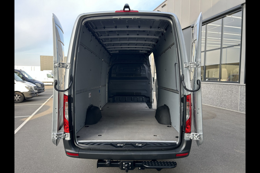 Mercedes-Benz Sprinter 317 CDI L3 H2 3500KG Trekhaak / Automaat / MBUX / Carplay navigatie / Cruise control / Airco / 270 Graden achterdeuren