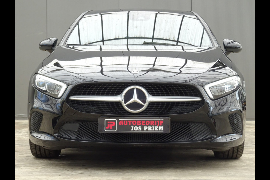 Mercedes-Benz A-Klasse 180 Premium * 18 INCH * LEER * GR NAVI * CAMERA !!