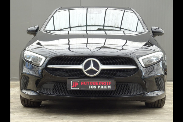 Mercedes-Benz A-Klasse 180 Premium * 18 INCH * LEER * GR NAVI * CAMERA !!