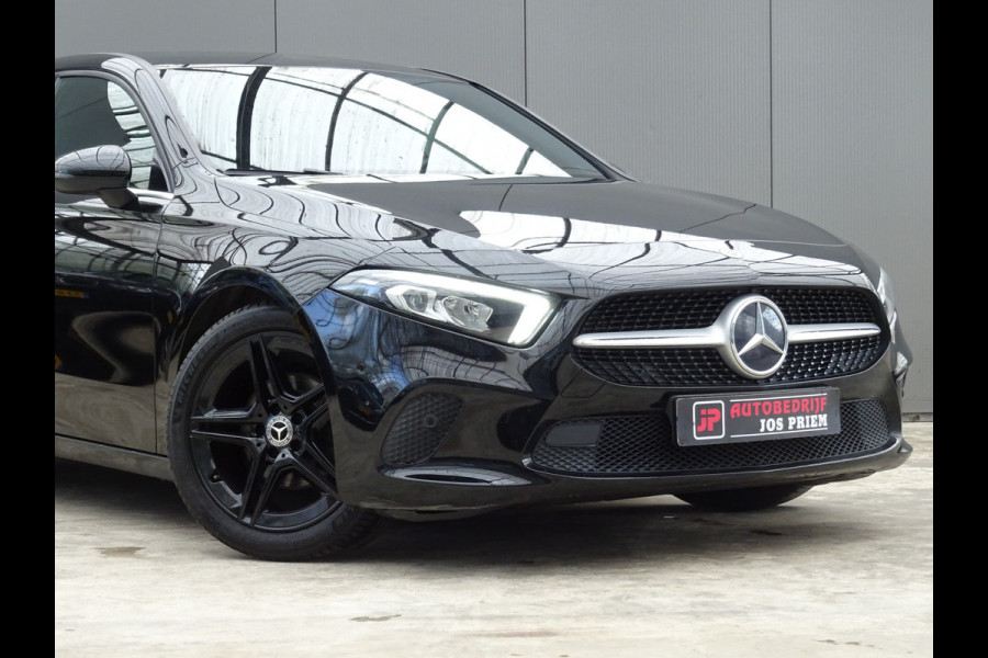Mercedes-Benz A-Klasse 180 Premium * 18 INCH * LEER * GR NAVI * CAMERA !!