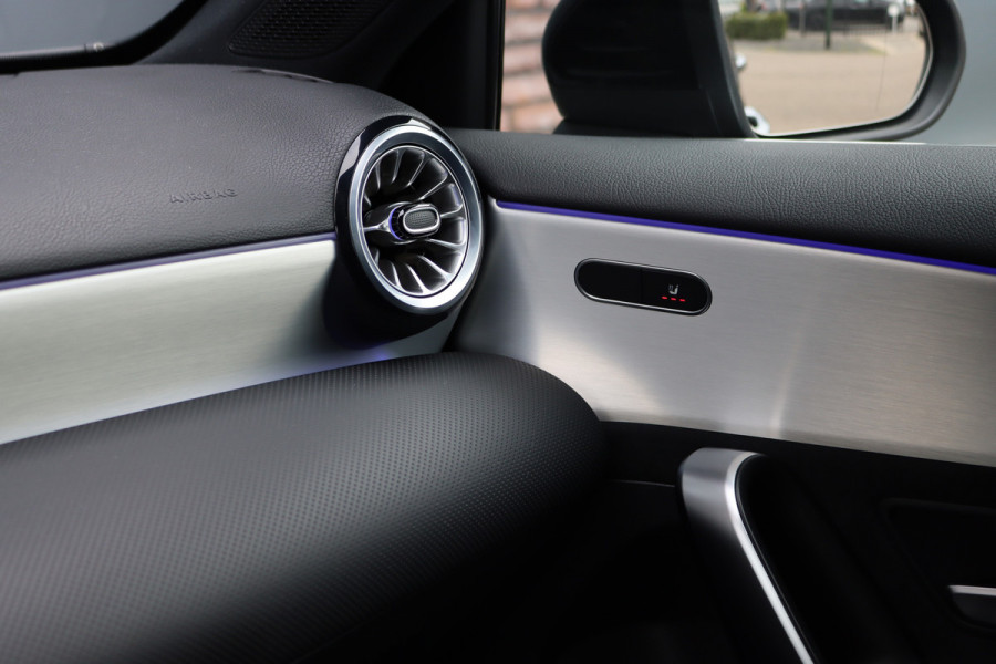 Mercedes-Benz A-Klasse 250 e AMG Line Aut8 | Head-up Display | Trekhaak | Keyless Go | Apple Carplay/Android Auto | Advanced Sound System | Camera |