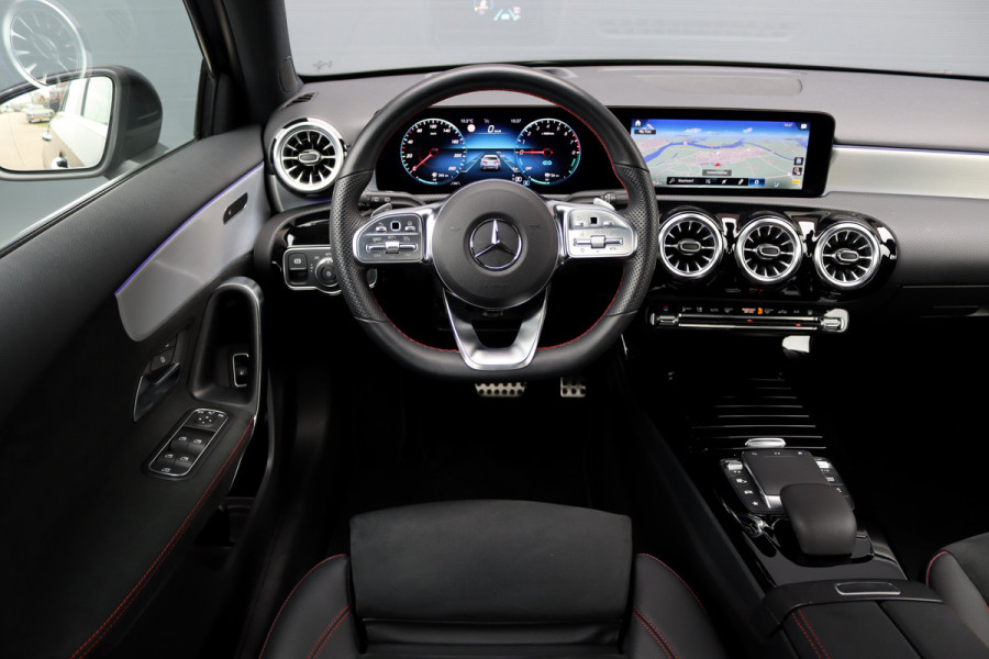 Mercedes-Benz A-Klasse 250 e AMG Line Aut8 | Head-up Display | Trekhaak | Keyless Go | Apple Carplay/Android Auto | Advanced Sound System | Camera |