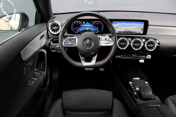 Mercedes-Benz A-Klasse 250 e AMG Line Aut8 | Head-up Display | Trekhaak | Keyless Go | Apple Carplay/Android Auto | Advanced Sound System | Camera |