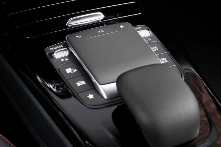 Mercedes-Benz A-Klasse 250 e AMG Line Aut8 | Head-up Display | Trekhaak | Keyless Go | Apple Carplay/Android Auto | Advanced Sound System | Camera |