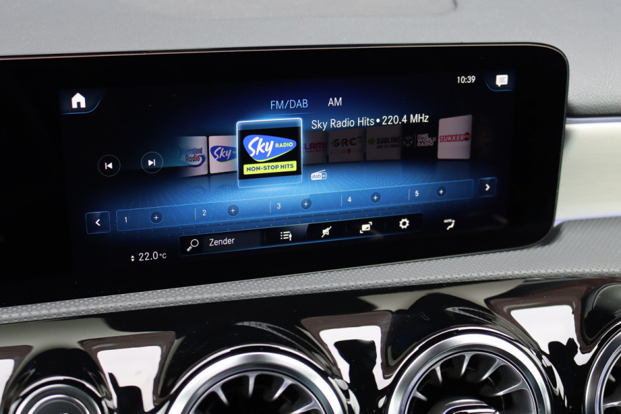 Mercedes-Benz A-Klasse 250 e AMG Line Aut8 | Head-up Display | Trekhaak | Keyless Go | Apple Carplay/Android Auto | Advanced Sound System | Camera |