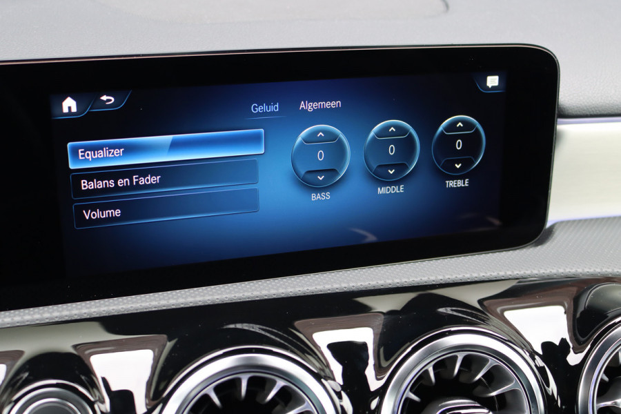 Mercedes-Benz A-Klasse 250 e AMG Line Aut8 | Head-up Display | Trekhaak | Keyless Go | Apple Carplay/Android Auto | Advanced Sound System | Camera |