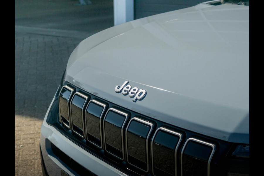 Jeep Avenger 1.2 e-Hybrid Summit | Schuif/Kanteldak | Leder&Winter Pack | Infotainment & Convenience Pack | Storm Grey