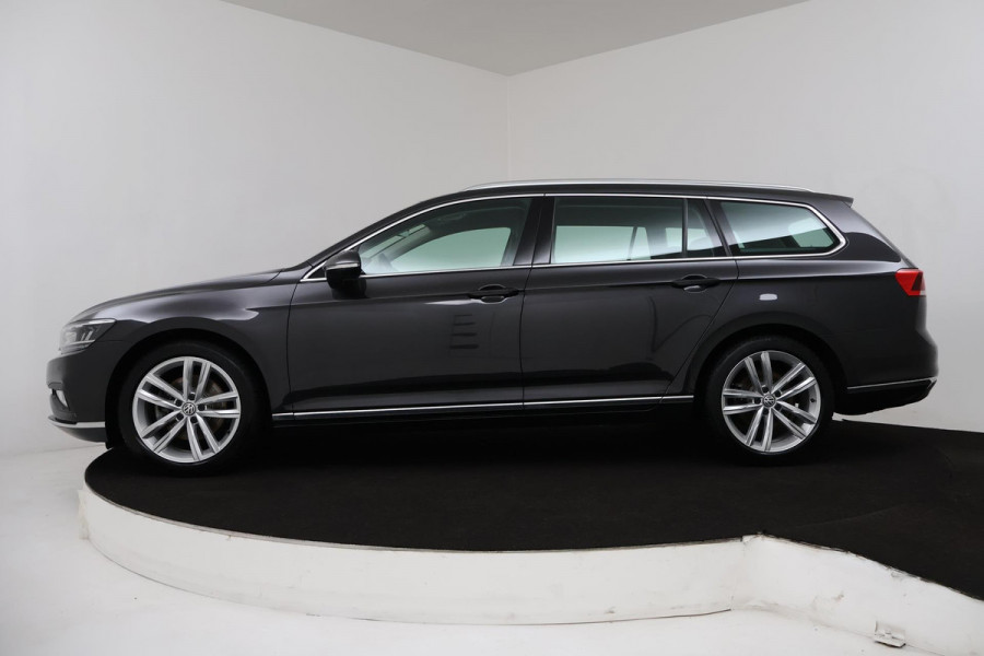 Volkswagen Passat Variant 1.5 TSI Elegance Business R Automaat (CAMERA, NAVIGATIE, AFNEEMBARE TREKHAAK, PDC, ADAPTIVE, GOED ONDH)