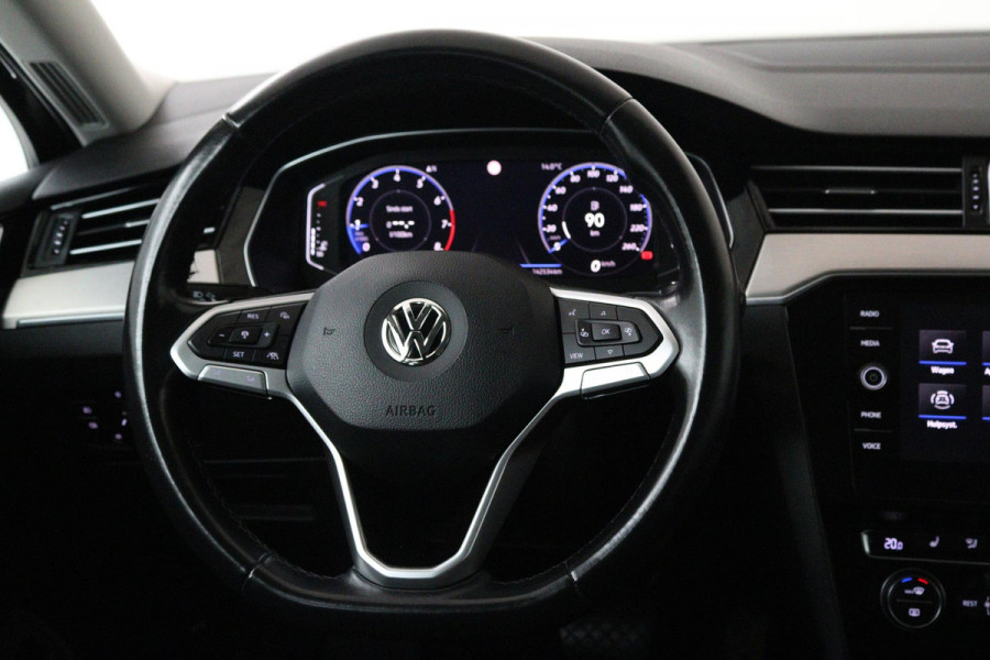 Volkswagen Passat Variant 1.5 TSI Elegance Business R Automaat (CAMERA, NAVIGATIE, AFNEEMBARE TREKHAAK, PDC, ADAPTIVE, GOED ONDH)